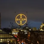 Lägenhet Im Herzen Von Wiesdorf- Blick Auf Bayer-kreuz -appartement Mit 2 Schlafzimmern & 3 Betten-fuer 4 Personen -zentral Gelegen - Friedrich Ebert Platz 5a , 4te Etage -kein Aufzug -lift- Dachterrasse Und Sauna - Kaution Pflicht - Leverkusen