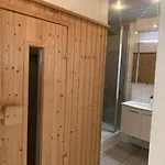 Im Herzen Von Wiesdorf- Blick Auf Bayer-kreuz -appartement Mit 2 Schlafzimmern & 3 Betten-fuer 4 Personen -zentral Gelegen - Friedrich Ebert Platz 5a , 4te Etage -kein Aufzug -lift- Dachterrasse Und Sauna - Kaution Pflicht -