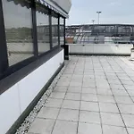 Lägenhet Im Herzen Von Wiesdorf- Blick Auf Bayer-kreuz -appartement Mit 2 Schlafzimmern & 3 Betten-fuer 4 Personen -zentral Gelegen - Friedrich Ebert Platz 5a , 4te Etage -kein Aufzug -lift- Dachterrasse Und Sauna - Kaution Pflicht - Leverkusen