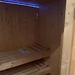 Im Herzen Von Wiesdorf- Blick Auf Bayer-kreuz -appartement Mit 2 Schlafzimmern & 3 Betten-fuer 4 Personen -zentral Gelegen - Friedrich Ebert Platz 5a , 4te Etage -kein Aufzug -lift- Dachterrasse Und Sauna - Kaution Pflicht - Lägenhet *