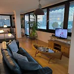Im Herzen Von Wiesdorf- Blick Auf Bayer-kreuz -appartement Mit 2 Schlafzimmern & 3 Betten-fuer 4 Personen -zentral Gelegen - Friedrich Ebert Platz 5a , 4te Etage -kein Aufzug -lift- Dachterrasse Und Sauna - Kaution Pflicht - Leverkusen