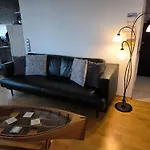 Lägenhet Im Herzen Von Wiesdorf- Blick Auf Bayer-kreuz -appartement Mit 2 Schlafzimmern & 3 Betten-fuer 4 Personen -zentral Gelegen - Friedrich Ebert Platz 5a , 4te Etage -kein Aufzug -lift- Dachterrasse Und Sauna - Kaution Pflicht - Leverkusen