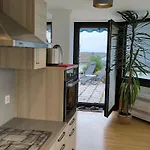 Im Herzen Von Wiesdorf- Blick Auf Bayer-kreuz -appartement Mit 2 Schlafzimmern & 3 Betten-fuer 4 Personen -zentral Gelegen - Friedrich Ebert Platz 5a , 4te Etage -kein Aufzug -lift- Dachterrasse Und Sauna - Kaution Pflicht - * Leverkusen