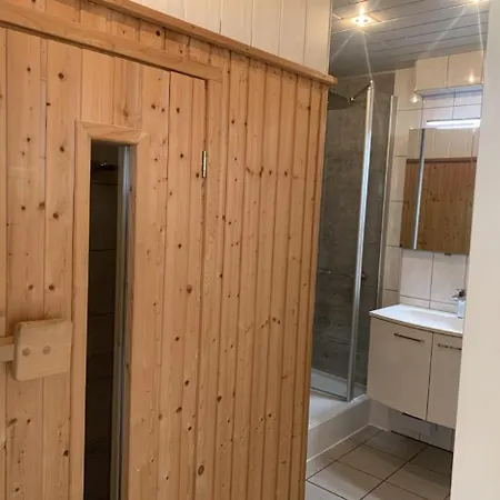 Im Herzen Von Wiesdorf- Blick Auf Bayer-kreuz -appartement Mit 2 Schlafzimmern & 3 Betten-fuer 4 Personen -zentral Gelegen - Friedrich Ebert Platz 5a , 4te Etage -kein Aufzug -lift- Dachterrasse Und Sauna - Kaution Pflicht -