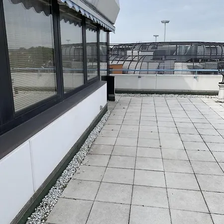 Διαμέρισμα Im Herzen Von Wiesdorf- Blick Auf Bayer-kreuz -appartement Mit 2 Schlafzimmern & 3 Betten-fuer 4 Personen -zentral Gelegen - Friedrich Ebert Platz 5a , 4te Etage -kein Aufzug -lift- Dachterrasse Und Sauna - Kaution Pflicht - Λεβερκούζεν