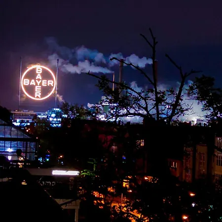 Im Herzen Von Wiesdorf- Blick Auf Bayer-kreuz -appartement Mit 2 Schlafzimmern & 3 Betten-fuer 4 Personen -zentral Gelegen - Friedrich Ebert Platz 5a , 4te Etage - Dachterrasse Und Sauna - Kaution Pflicht - Apartman