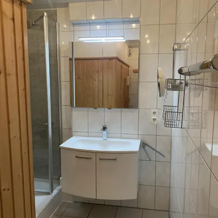 Lejlighed Monteur- & Business-appartement Mit 2 Schlafzimmern & 3 Betten- Fuer 4 Personen Am Bayer-kreuz -sauna & Dachterrasse - 4tes Og - Kein Lift - Kaution Pflicht