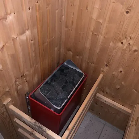 Im Herzen Von Wiesdorf- Blick Auf Bayer-kreuz -appartement Mit 2 Schlafzimmern & 3 Betten-fuer 4 Personen -zentral Gelegen - Friedrich Ebert Platz 5a , 4te Etage - Dachterrasse Und Sauna - Kaution Pflicht - شقة ليفركوزن