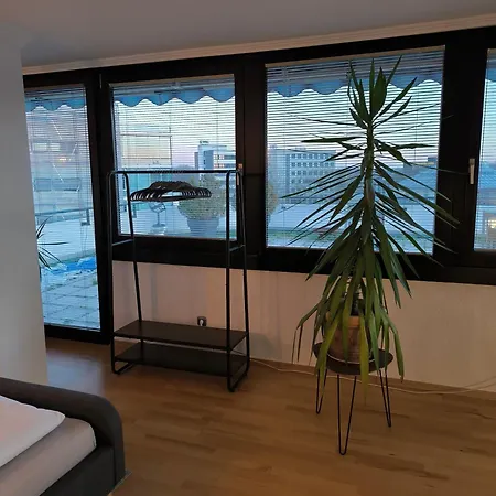 Im Herzen Von Wiesdorf- Blick Auf Bayer-kreuz -appartement Mit 2 Schlafzimmern & 3 Betten-fuer 4 Personen -zentral Gelegen - Friedrich Ebert Platz 5a , 4te Etage - Dachterrasse Und Sauna - Kaution Pflicht - شقة ليفركوزن
