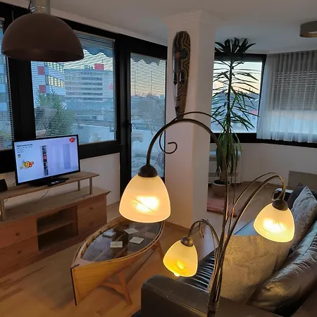 Monteur- & Business-appartement Mit 2 Schlafzimmern & 3 Betten- Fuer 4 Personen Am Bayer-kreuz -sauna & Dachterrasse - 4tes Og - Kein Lift - Kaution Pflicht