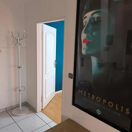 Im Herzen Von Wiesdorf- Blick Auf Bayer-kreuz -appartement Mit 2 Schlafzimmern & 3 Betten-fuer 4 Personen -zentral Gelegen - Friedrich Ebert Platz 5a , 4te Etage - Dachterrasse Und Sauna - Kaution Pflicht - Apartman *