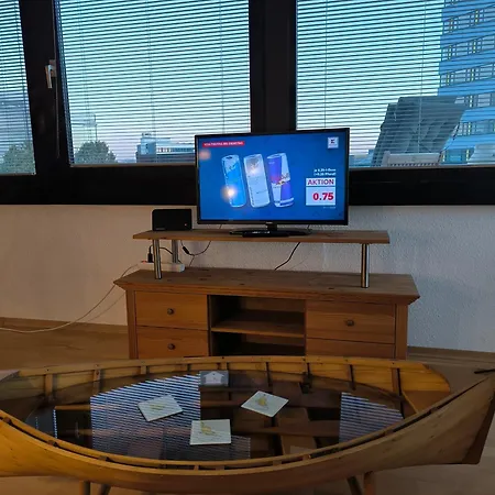 شقة Im Herzen Von Wiesdorf- Blick Auf Bayer-kreuz -appartement Mit 2 Schlafzimmern & 3 Betten-fuer 4 Personen -zentral Gelegen - Friedrich Ebert Platz 5a , 4te Etage - Dachterrasse Und Sauna - Kaution Pflicht - *