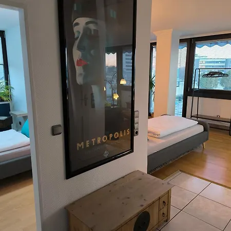 Im Herzen Von Wiesdorf- Blick Auf Bayer-kreuz -appartement Mit 2 Schlafzimmern & 3 Betten-fuer 4 Personen -zentral Gelegen - Friedrich Ebert Platz 5a , 4te Etage - Dachterrasse Und Sauna - Kaution Pflicht - *