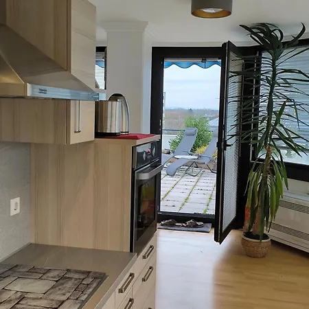 Im Herzen Von Wiesdorf- Blick Auf Bayer-kreuz -appartement Mit 2 Schlafzimmern & 3 Betten-fuer 4 Personen -zentral Gelegen - Friedrich Ebert Platz 5a , 4te Etage - Dachterrasse Und Sauna - Kaution Pflicht - * ليفركوزن