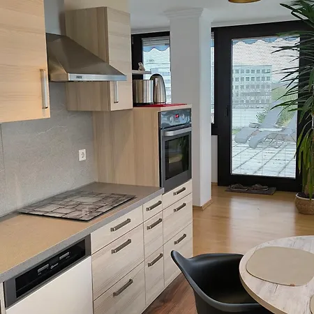 Im Herzen Von Wiesdorf- Blick Auf Bayer-kreuz -appartement Mit 2 Schlafzimmern & 3 Betten-fuer 4 Personen -zentral Gelegen - Friedrich Ebert Platz 5a , 4te Etage - Dachterrasse Und Sauna - Kaution Pflicht - شقة ليفركوزن