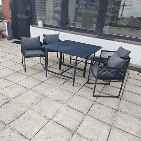 Monteur- & Business-appartement Mit 2 Schlafzimmern & 3 Betten- Fuer 4 Personen Am Bayer-kreuz -sauna & Dachterrasse - 4tes Og - Kein Lift - Kaution Pflicht *