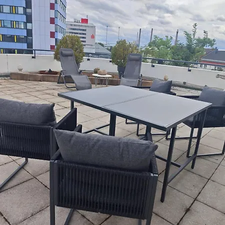 Monteur- & Business-appartement Mit 2 Schlafzimmern & 3 Betten- Fuer 4 Personen Am Bayer-kreuz -sauna & Dachterrasse - 4tes Og - Kein Lift - Kaution Pflicht Lejlighed