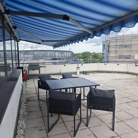 شقة Im Herzen Von Wiesdorf- Blick Auf Bayer-kreuz -appartement Mit 2 Schlafzimmern & 3 Betten-fuer 4 Personen -zentral Gelegen - Friedrich Ebert Platz 5a , 4te Etage - Dachterrasse Und Sauna - Kaution Pflicht -
