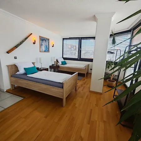 Monteur- & Business-appartement Mit 2 Schlafzimmern & 3 Betten- Fuer 4 Personen Am Bayer-kreuz -sauna & Dachterrasse - 4tes Og - Kein Lift - Kaution Pflicht *