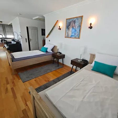 Im Herzen Von Wiesdorf- Blick Auf Bayer-kreuz -appartement Mit 2 Schlafzimmern & 3 Betten-fuer 4 Personen -zentral Gelegen - Friedrich Ebert Platz 5a , 4te Etage - Dachterrasse Und Sauna - Kaution Pflicht - ليفركوزن