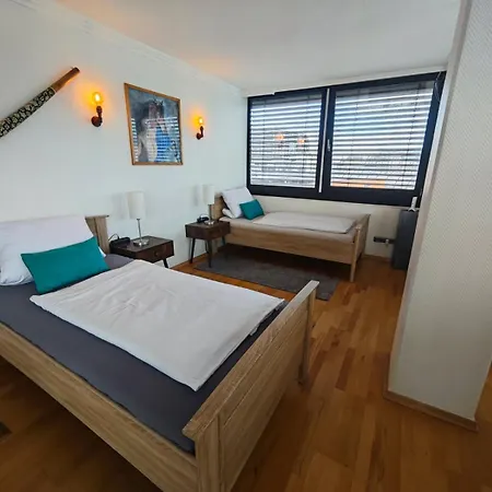 Monteur- & Business-appartement Mit 2 Schlafzimmern & 3 Betten- Fuer 4 Personen Am Bayer-kreuz -sauna & Dachterrasse - 4tes Og - Kein Lift - Kaution Pflicht Lejlighed Leverkusen