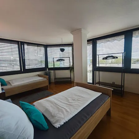 Monteur- & Business-appartement Mit 2 Schlafzimmern & 3 Betten- Fuer 4 Personen Am Bayer-kreuz -sauna & Dachterrasse - 4tes Og - Kein Lift - Kaution Pflicht