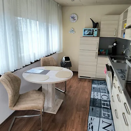 Im Herzen Von Wiesdorf- Blick Auf Bayer-kreuz -appartement Mit 2 Schlafzimmern & 3 Betten-fuer 4 Personen -zentral Gelegen - Friedrich Ebert Platz 5a , 4te Etage - Dachterrasse Und Sauna - Kaution Pflicht - ليفركوزن