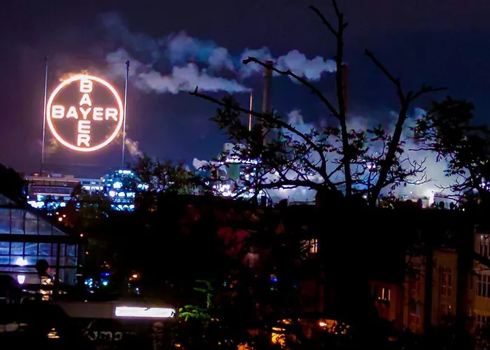 Im Herzen Von Wiesdorf- Blick Auf Bayer-kreuz -appartement Mit 2 Schlafzimmern & 3 Betten-fuer 4 Personen -zentral Gelegen - Friedrich Ebert Platz 5a , 4te Etage -kein Aufzug -lift- Dachterrasse Und Sauna - Kaution Pflicht - Appartamento