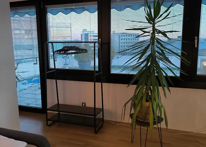 Im Herzen Von Wiesdorf- Blick Auf Bayer-kreuz -appartement Mit 2 Schlafzimmern & 3 Betten-fuer 4 Personen -zentral Gelegen - Friedrich Ebert Platz 5a , 4te Etage -kein Aufzug -lift- Dachterrasse Und Sauna - Kaution Pflicht - Lägenhet Leverkusen