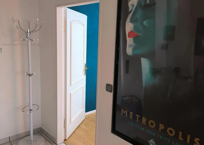 Im Herzen Von Wiesdorf- Blick Auf Bayer-kreuz -appartement Mit 2 Schlafzimmern & 3 Betten-fuer 4 Personen -zentral Gelegen - Friedrich Ebert Platz 5a , 4te Etage -kein Aufzug -lift- Dachterrasse Und Sauna - Kaution Pflicht - Lägenhet *