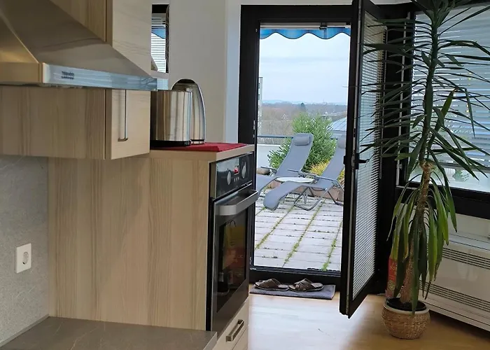 Im Herzen Von Wiesdorf- Blick Auf Bayer-kreuz -appartement Mit 2 Schlafzimmern & 3 Betten-fuer 4 Personen -zentral Gelegen - Friedrich Ebert Platz 5a , 4te Etage -kein Aufzug -lift- Dachterrasse Und Sauna - Kaution Pflicht - * Leverkusen