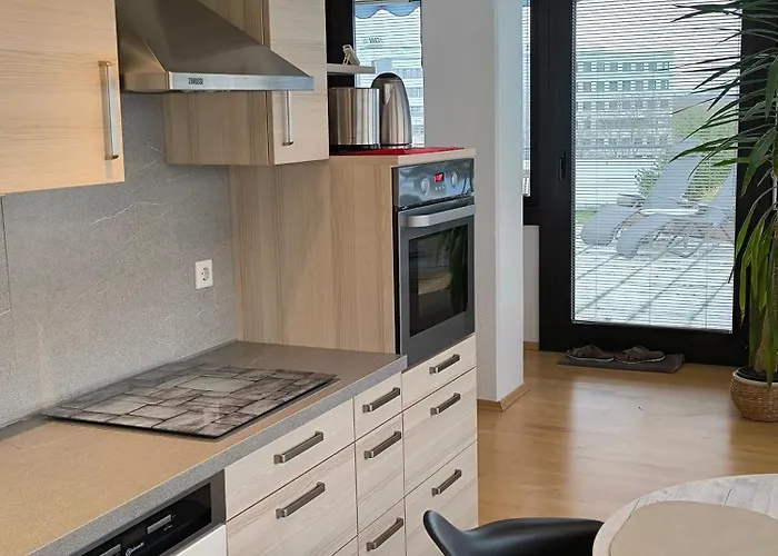 Im Herzen Von Wiesdorf- Blick Auf Bayer-kreuz -appartement Mit 2 Schlafzimmern & 3 Betten-fuer 4 Personen -zentral Gelegen - Friedrich Ebert Platz 5a , 4te Etage -kein Aufzug -lift- Dachterrasse Und Sauna - Kaution Pflicht - Lägenhet Leverkusen