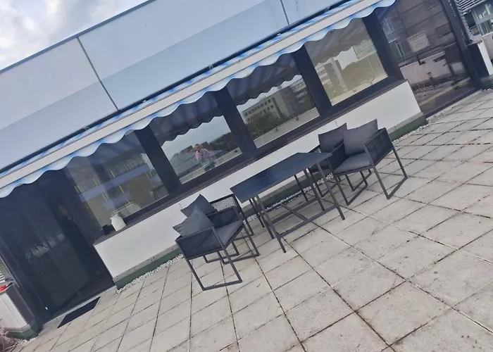 Im Herzen Von Wiesdorf- Blick Auf Bayer-kreuz -appartement Mit 2 Schlafzimmern & 3 Betten-fuer 4 Personen -zentral Gelegen - Friedrich Ebert Platz 5a , 4te Etage -kein Aufzug -lift- Dachterrasse Und Sauna - Kaution Pflicht - Appartamento Leverkusen