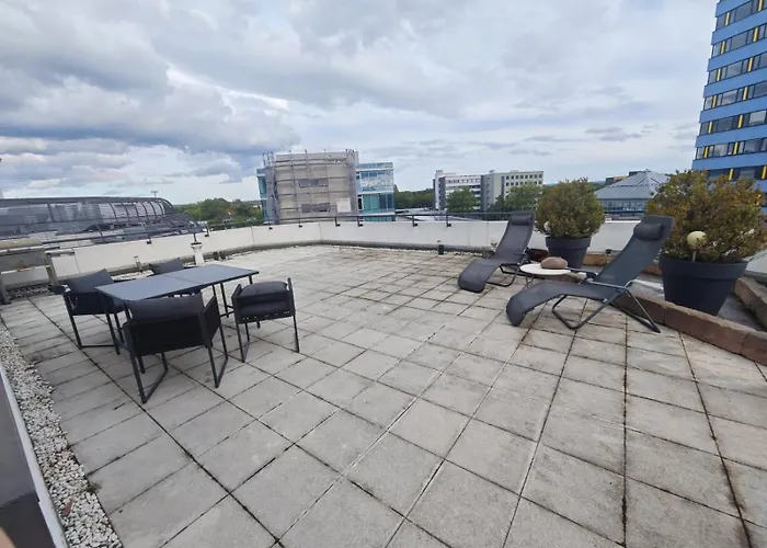 Im Herzen Von Wiesdorf- Blick Auf Bayer-kreuz -appartement Mit 2 Schlafzimmern & 3 Betten-fuer 4 Personen -zentral Gelegen - Friedrich Ebert Platz 5a , 4te Etage -kein Aufzug -lift- Dachterrasse Und Sauna - Kaution Pflicht - Leverkusen