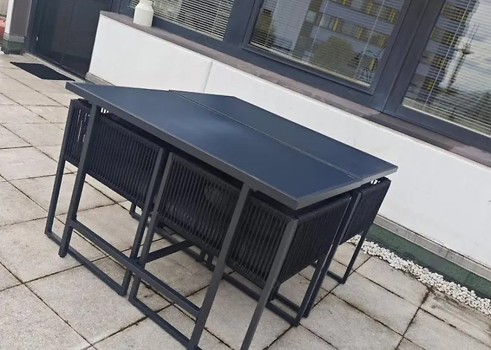 Im Herzen Von Wiesdorf- Blick Auf Bayer-kreuz -appartement Mit 2 Schlafzimmern & 3 Betten-fuer 4 Personen -zentral Gelegen - Friedrich Ebert Platz 5a , 4te Etage -kein Aufzug -lift- Dachterrasse Und Sauna - Kaution Pflicht - * Leverkusen