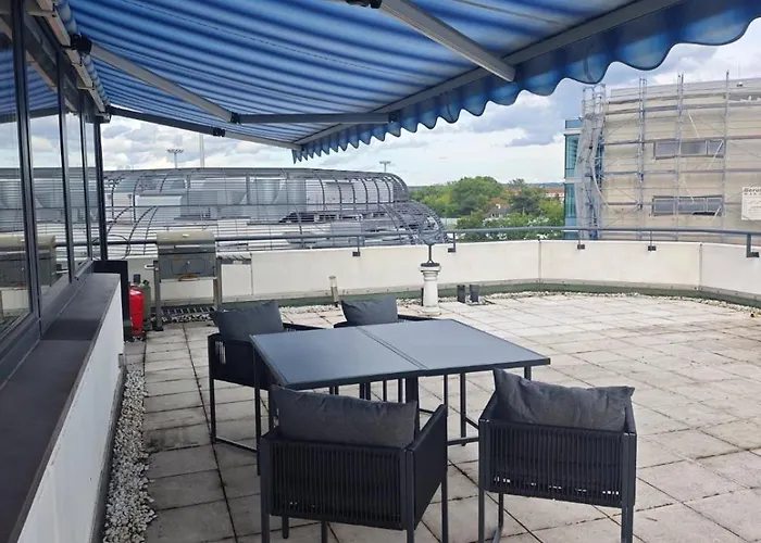 Appartamento Im Herzen Von Wiesdorf- Blick Auf Bayer-kreuz -appartement Mit 2 Schlafzimmern & 3 Betten-fuer 4 Personen -zentral Gelegen - Friedrich Ebert Platz 5a , 4te Etage -kein Aufzug -lift- Dachterrasse Und Sauna - Kaution Pflicht -