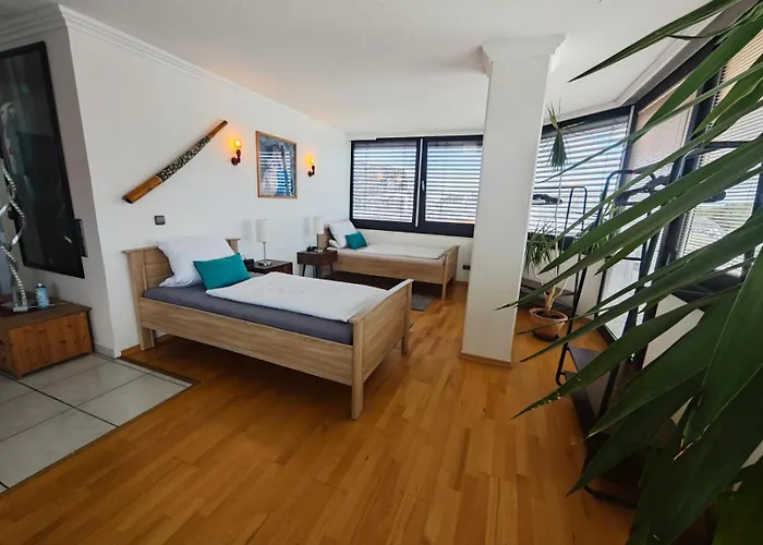 Im Herzen Von Wiesdorf- Blick Auf Bayer-kreuz -appartement Mit 2 Schlafzimmern & 3 Betten-fuer 4 Personen -zentral Gelegen - Friedrich Ebert Platz 5a , 4te Etage -kein Aufzug -lift- Dachterrasse Und Sauna - Kaution Pflicht - *