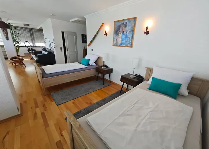 Im Herzen Von Wiesdorf- Blick Auf Bayer-kreuz -appartement Mit 2 Schlafzimmern & 3 Betten-fuer 4 Personen -zentral Gelegen - Friedrich Ebert Platz 5a , 4te Etage -kein Aufzug -lift- Dachterrasse Und Sauna - Kaution Pflicht - Leverkusen