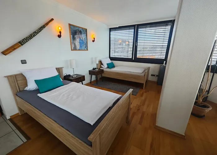 Im Herzen Von Wiesdorf- Blick Auf Bayer-kreuz -appartement Mit 2 Schlafzimmern & 3 Betten-fuer 4 Personen -zentral Gelegen - Friedrich Ebert Platz 5a , 4te Etage -kein Aufzug -lift- Dachterrasse Und Sauna - Kaution Pflicht - Appartamento Leverkusen