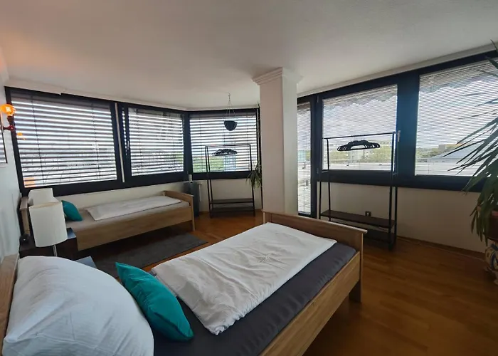 Im Herzen Von Wiesdorf- Blick Auf Bayer-kreuz -appartement Mit 2 Schlafzimmern-für 3 Personen -zentral Gelegen - Friedrich Ebert Platz 5a , 4te Etage - Dachterrasse Und Sauna - Kaution Pflicht -