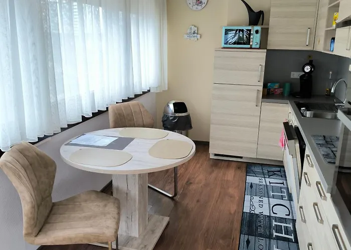 Im Herzen Von Wiesdorf- Blick Auf Bayer-kreuz -appartement Mit 2 Schlafzimmern & 3 Betten-fuer 4 Personen -zentral Gelegen - Friedrich Ebert Platz 5a , 4te Etage -kein Aufzug -lift- Dachterrasse Und Sauna - Kaution Pflicht - Leverkusen