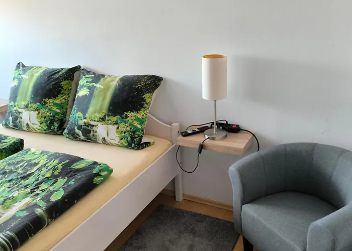 Im Herzen Von Wiesdorf- Blick Auf Bayer-kreuz -appartement Mit 2 Schlafzimmern & 3 Betten-fuer 4 Personen -zentral Gelegen - Friedrich Ebert Platz 5a , 4te Etage -kein Aufzug -lift- Dachterrasse Und Sauna - Kaution Pflicht - * Leverkusen