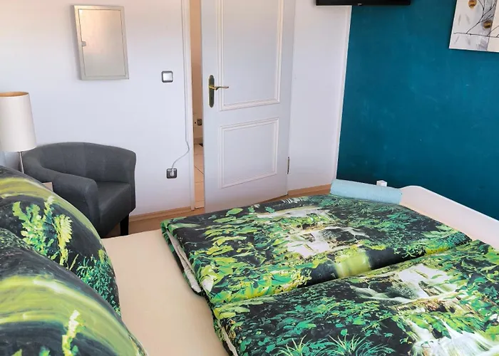 Im Herzen Von Wiesdorf- Blick Auf Bayer-kreuz -appartement Mit 2 Schlafzimmern & 3 Betten-fuer 4 Personen -zentral Gelegen - Friedrich Ebert Platz 5a , 4te Etage -kein Aufzug -lift- Dachterrasse Und Sauna - Kaution Pflicht -